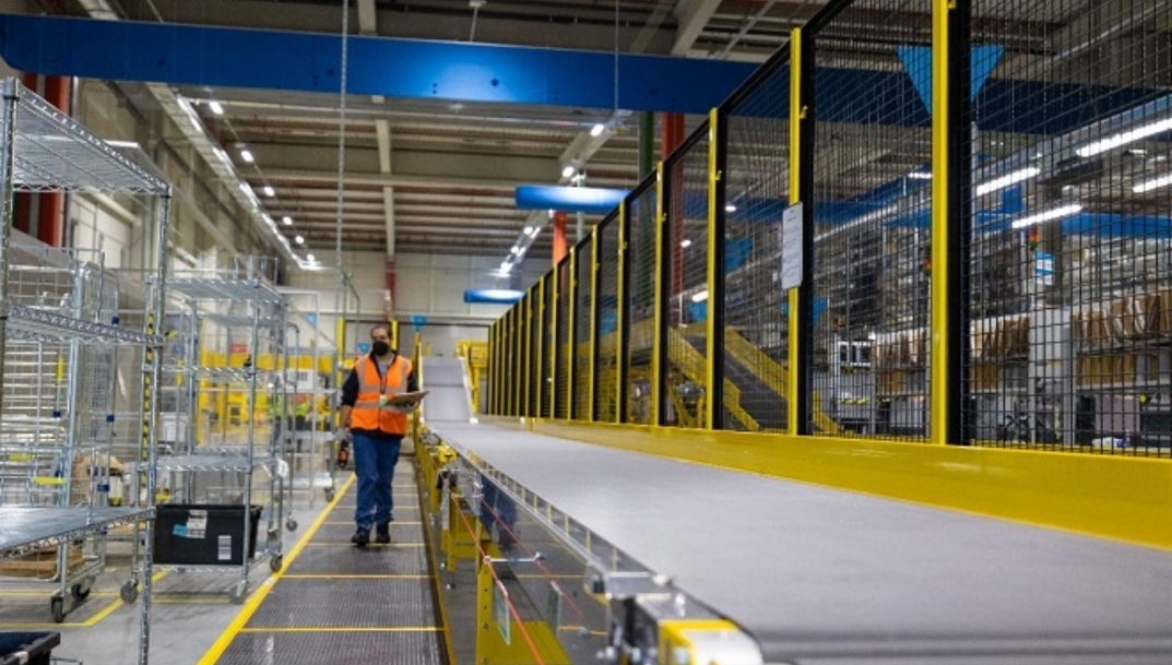 Amazon plantea un ERE en España para 1.200 trabajadores de oficinas de Madrid y Barcelona Amazon plantea un ERE en España para 1.200 trabajadores de oficinas de Madrid y Barcelona