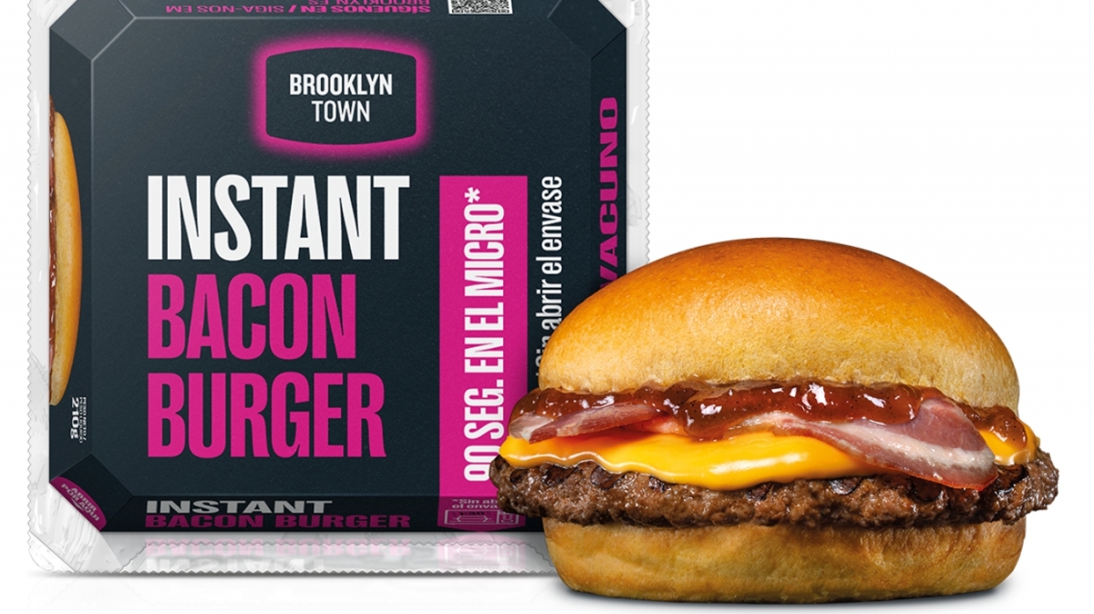 Brooklyn Town presenta su hamburguesa de microondas Instant Burger con una receta renovada, más sabor y lista en 90 segundos