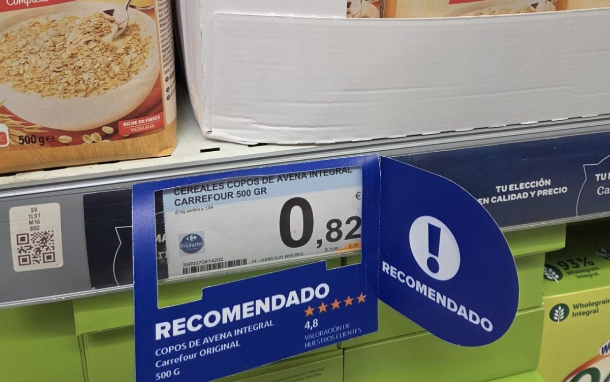 Carrefour España recomienda productos de marca propia en sus lineales publicando la puntuación de clientes