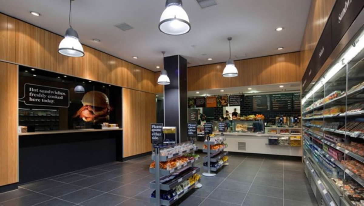 Saintbury´s Kitchen, con nevera de venta libre servicio de bocadillos, ensaladas y bebidas. - 