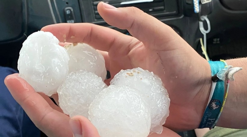 El granizo trae una avalancha de trabajo en Castellón: hasta diez lunas reparadas por hora y cita para agosto