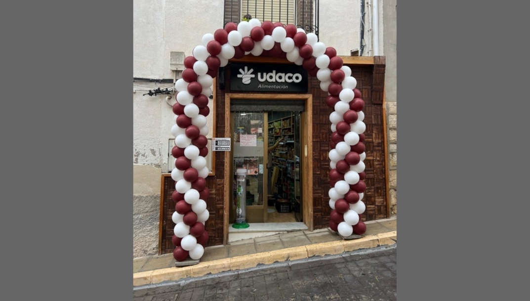 Fachada del nuevo Udaco Alimentación de Torremanzanas (Alicante) .