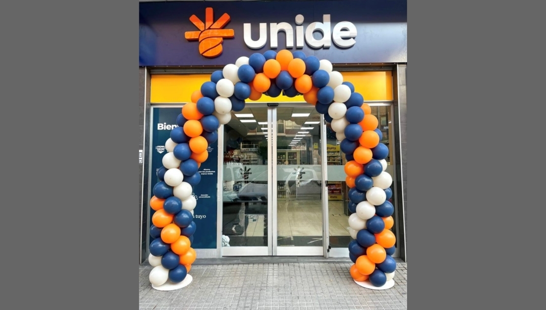Entrada al nuevo Unide Supermercados de Burgos.