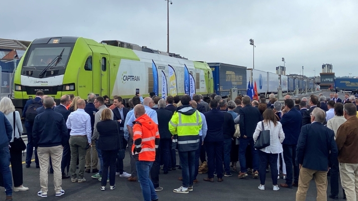 Francia abre una línea de transporte de semirremolques por ferrocarril de Normandía a la frontera española