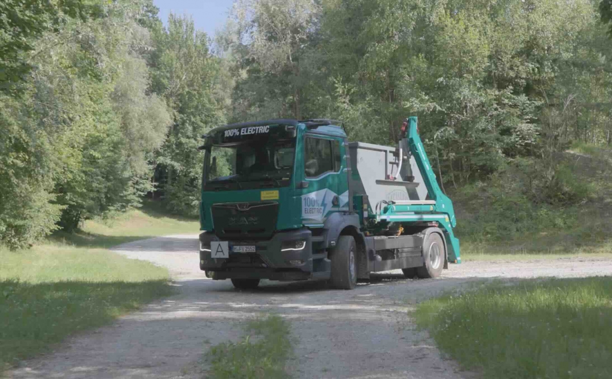 Con 333 cv y 14 t el dos ejes testado iba sobrado de potencia.
