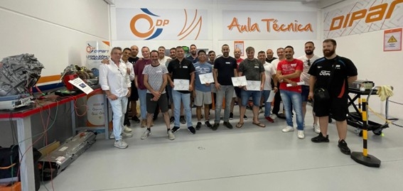 Mecánicos de talleres se forman en sistemas híbridos de Toyota en el aula técnica de Dipart