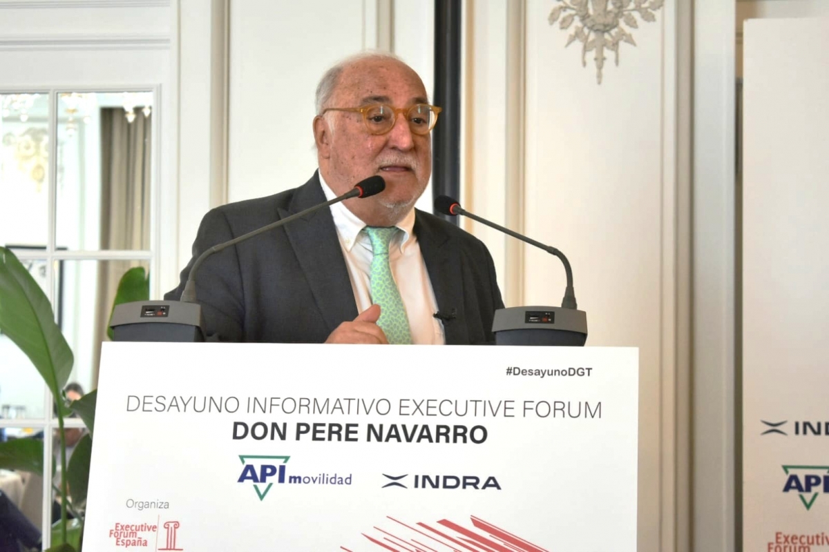 El director general de Tráfico promete que el aumento de masas y dimensiones se aprobará esta semana o la próxima