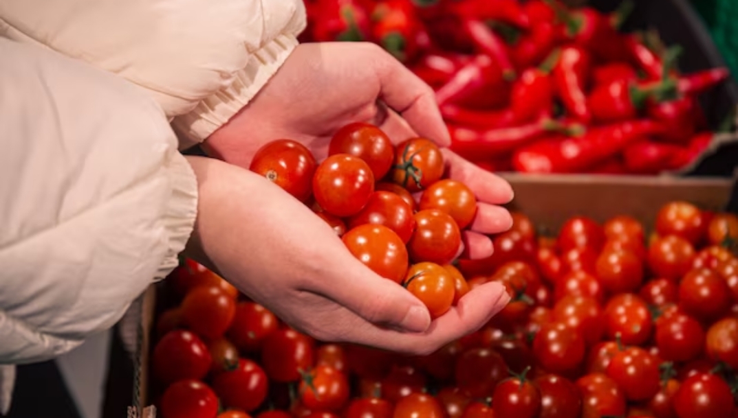 Carrefour defiende que cumple las obligaciones de etiquetado del tomate, tras la queja de Coag