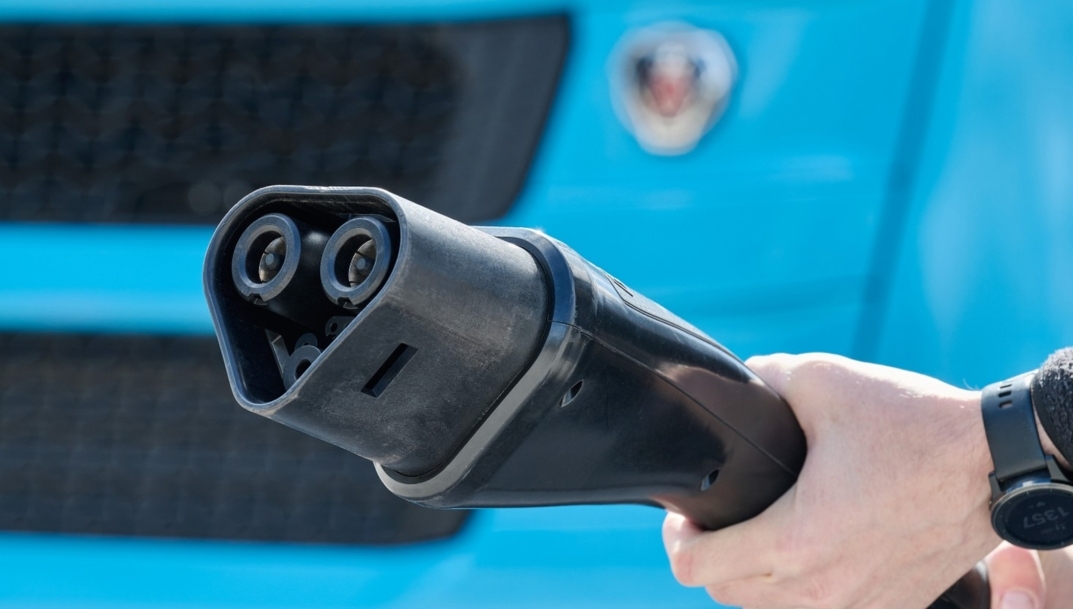 Scania presenta un sistema de carga rápida que asegura contar con el 80% de batería en menos de 30 minutos