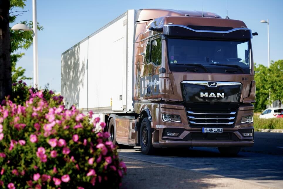 La gama TGX disfruta de una nueva primavera con la llegada del D30. - 