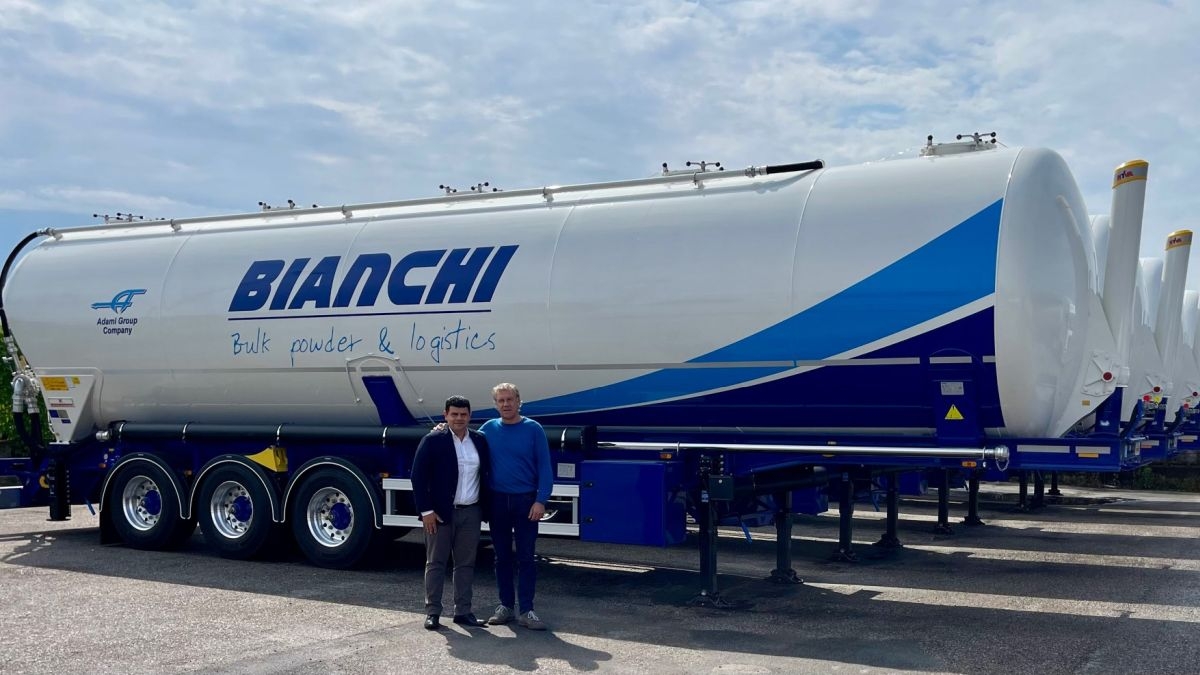 Kässbohrer entrega cinco silos basculantes K.SSK 60 a Adami Autotransporti