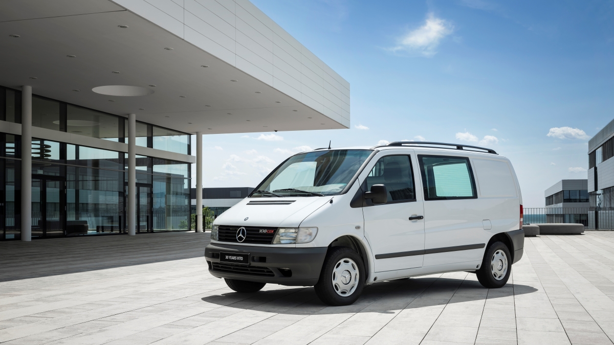 Con la primera generación de la Vito, Mercedes-Benz introdujo una furgoneta completamente nueva en la gama de 2,6 a 2,8 toneladas en 1995.