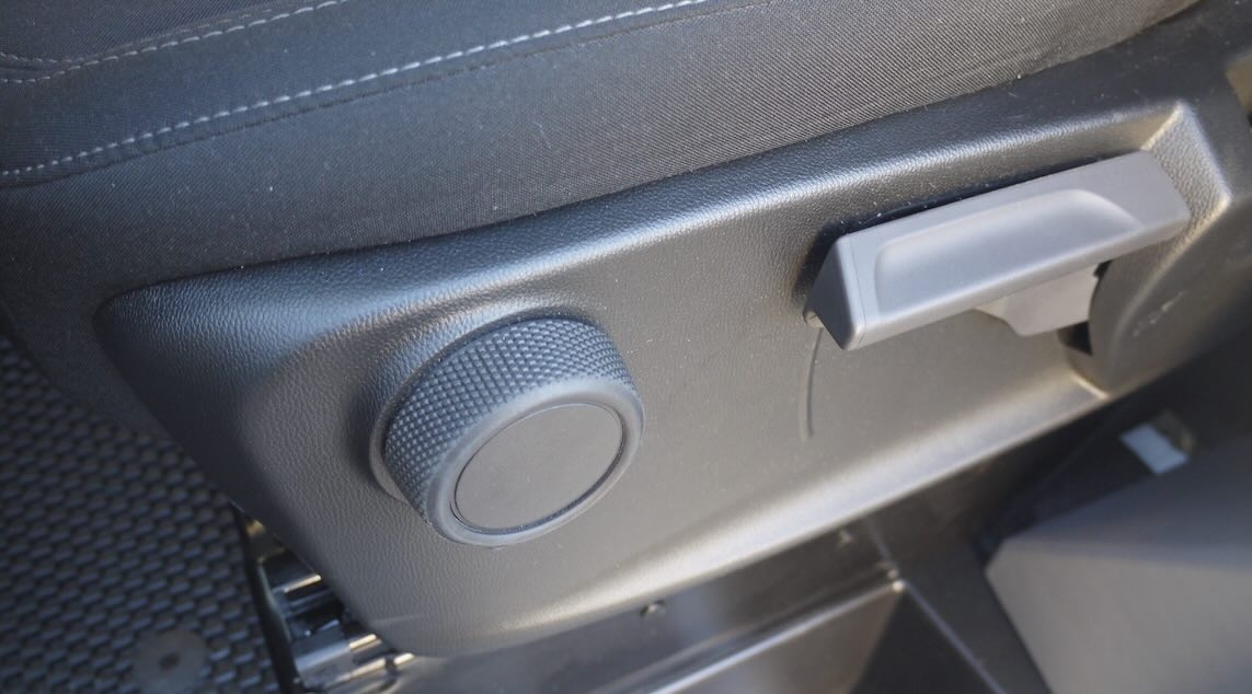 Altura e inclinación de la banqueta son algunos de los reglajes del asiento del conductor.