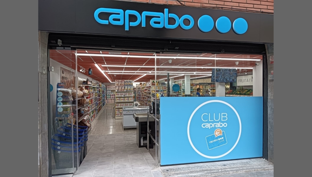 Fachada del nuevo Caprabo de Santa Coloma de Gramanet (Barcelona). - 