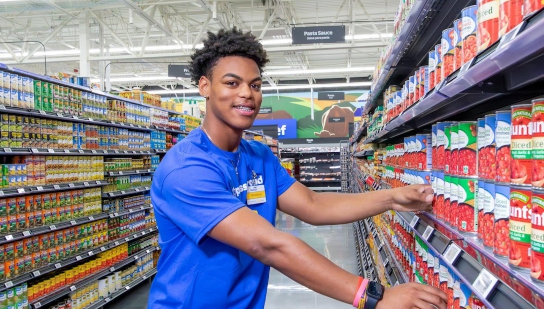 Walmart gana el 56% más en el segundo trimestre y mejora sus previsiones, a pesar de los aranceles