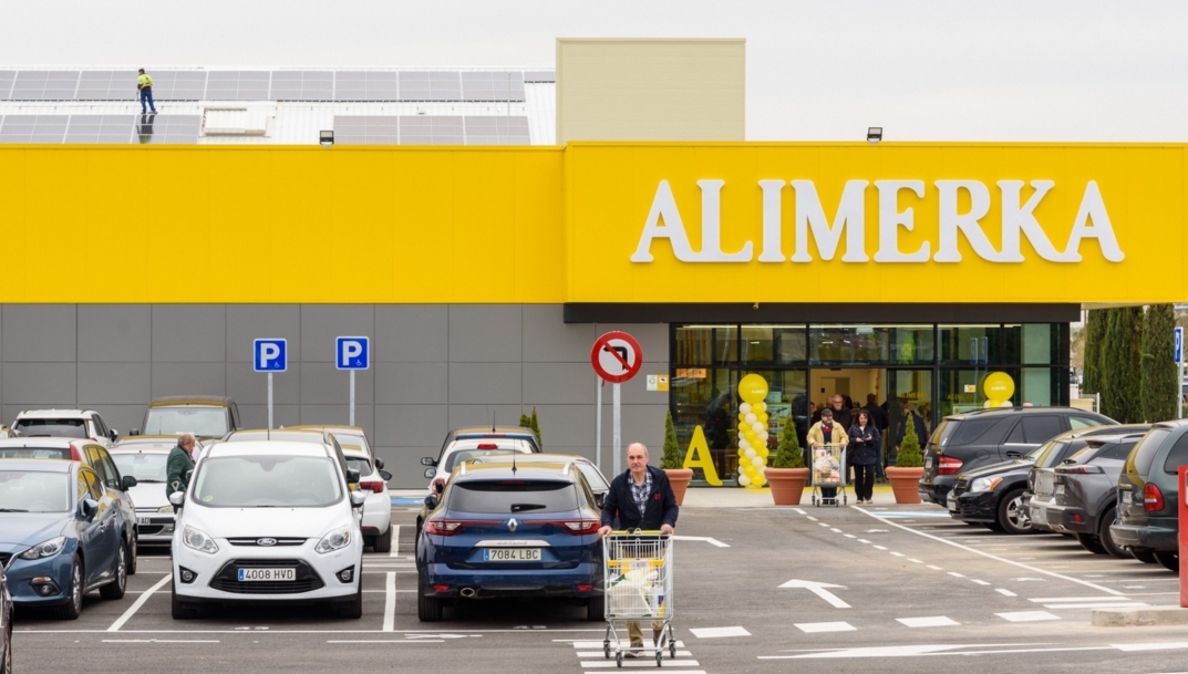 Fachada de un supermercado Alimerka. - 
