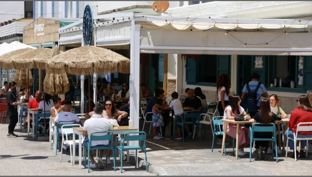 Los hosteleros de zonas turísticas sufren, por segundo año consecutivo, la fuga de clientes por los precios