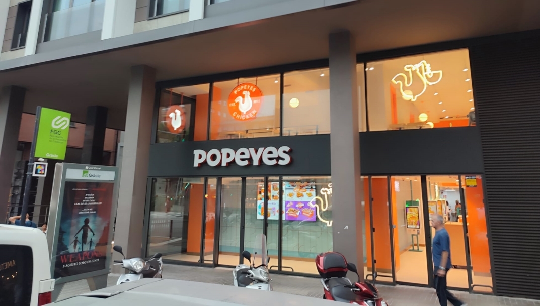 Popeyes alcanza los 12 locales en Cataluña con una doble apertura en Barcelona