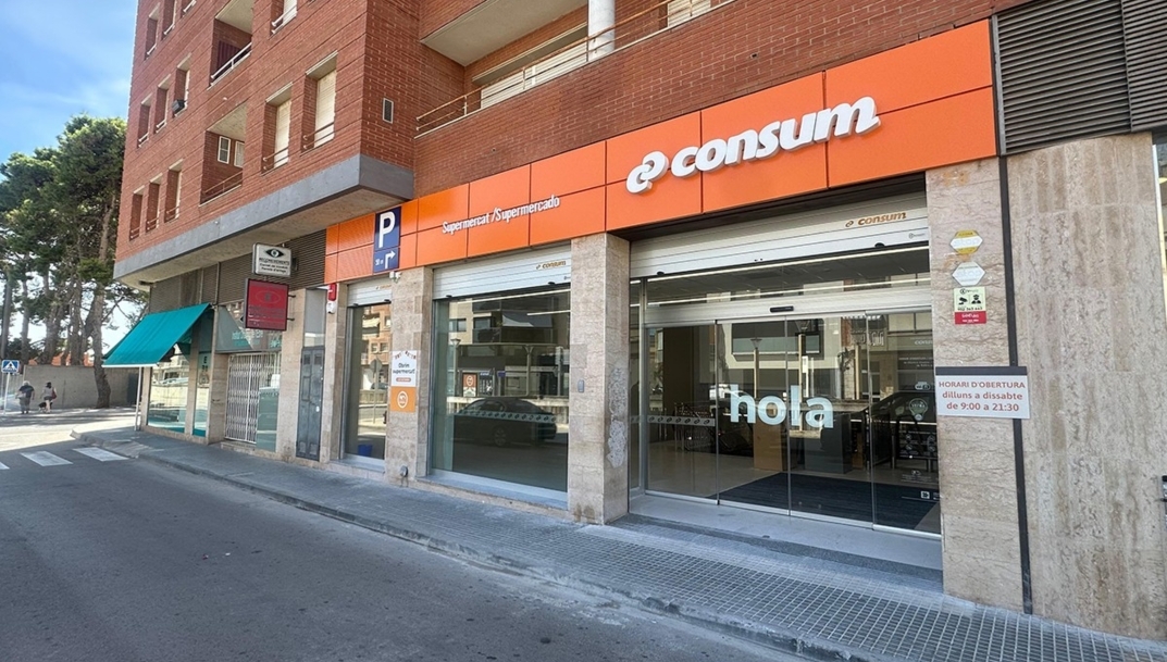 Fachada del nuevo Consum de Amposta (Tarragona). - 