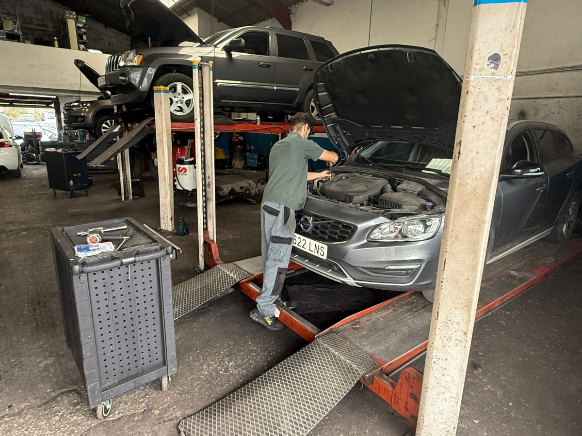 Los talleres de Ourense ofertan sendos cursos formativos para carrocería y electromecánica