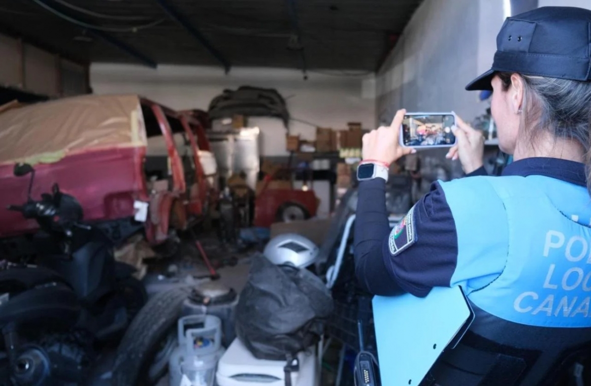 Desmantelados tres talleres ilegales en Los Tarahales (Gran Canaria) con más de un centenar de vehículos y residuos peligrosos