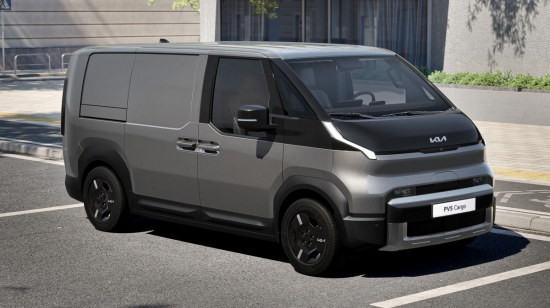 Kia irrumpe entre los comerciales ligeros con su eléctrico PV5, desde 18.390 euros y con hasta 416 km de autonomía