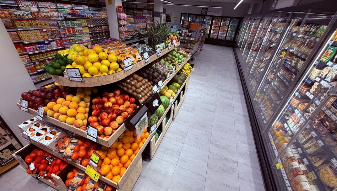 Interior del nuevo Carrefour Express de Valencia.