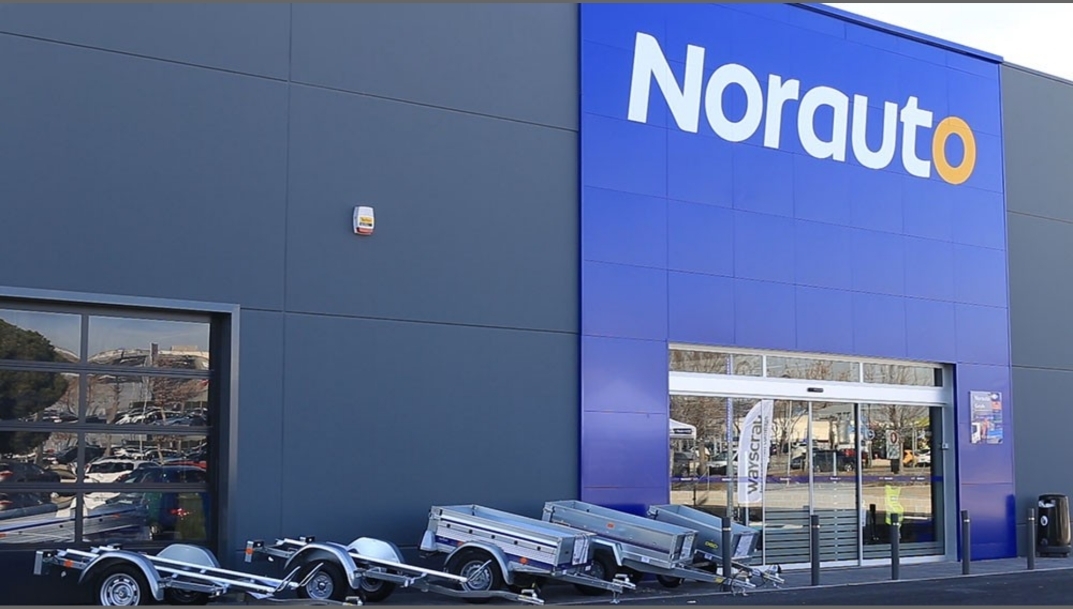 Fachada de un centro Norauto. - 