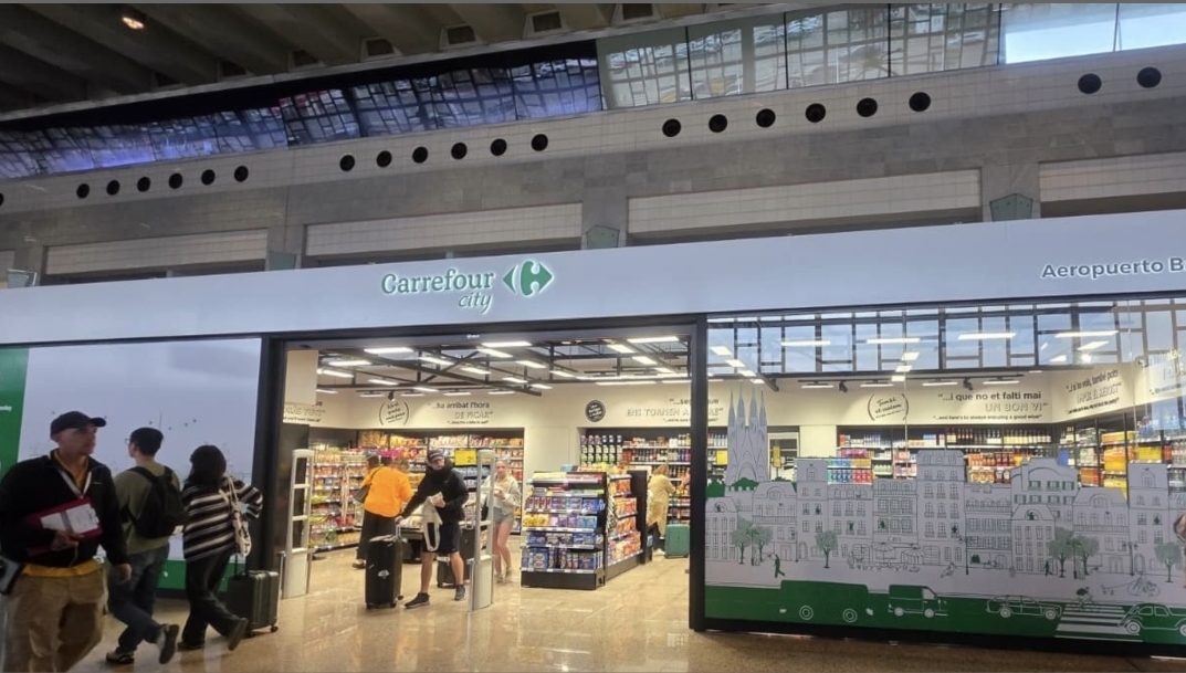 Carrefour abre en El Prat su primera tienda en un aeropuerto español