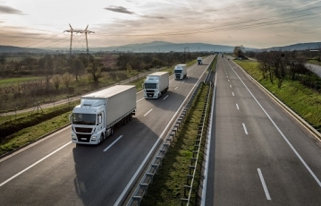 El ministerio se compromete a agilizar las autorizaciones de transporte internacional tras la denuncia del sector