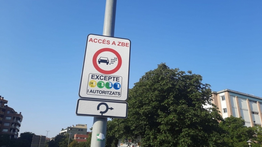 Todas las ZBE en un lugar: Astac mejora su directorio con restricciones, sanciones y webs de cada municipio