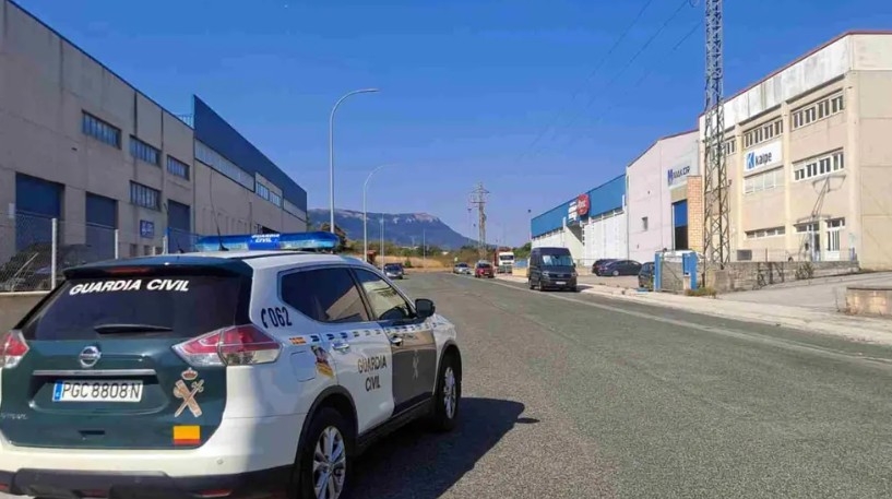 La Guardia Civil desarticula un taller ilegal en Olazagutia (Navarra) sin registro, licencia ambiental ni acreditación de residuos 