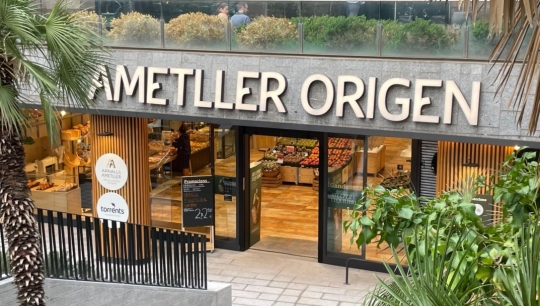 Ametller Origen abre una de sus tiendas más grandes en Barcelona con un córner para embutidos
