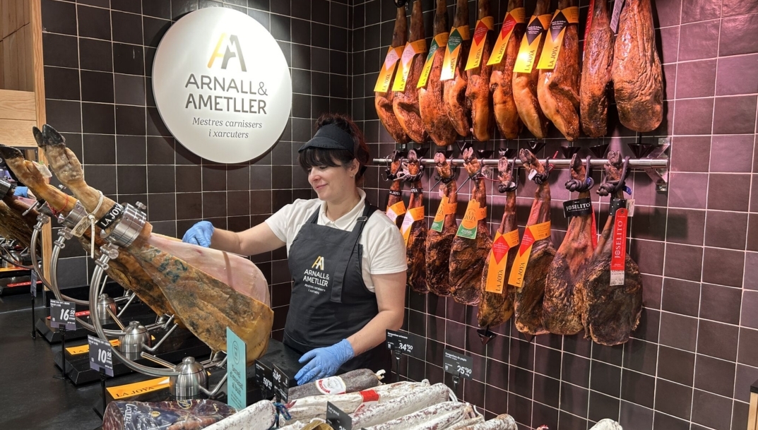 Ametller Origen abre una de sus tiendas más grandes en Barcelona con una carnicería de Arnall