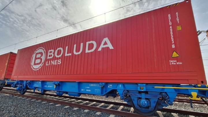 La naviera Boluda entra de lleno en el sector ferroviario español con la compra del negocio intermodal de Transfesa