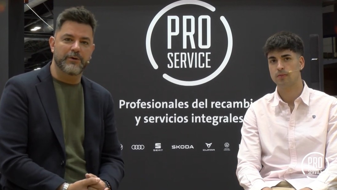 Sergi Guardeño, de GTI Academy, junto al invitado, Hugo Checa, de Talleres Santa Orosia en Zaragoza. - 