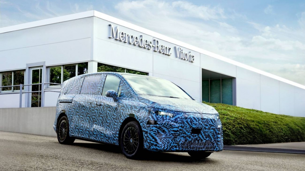El nuevo modelo llegará al mercado inicialmente como vehículo eléctrico, más tarde también con un motor de combustión. - 