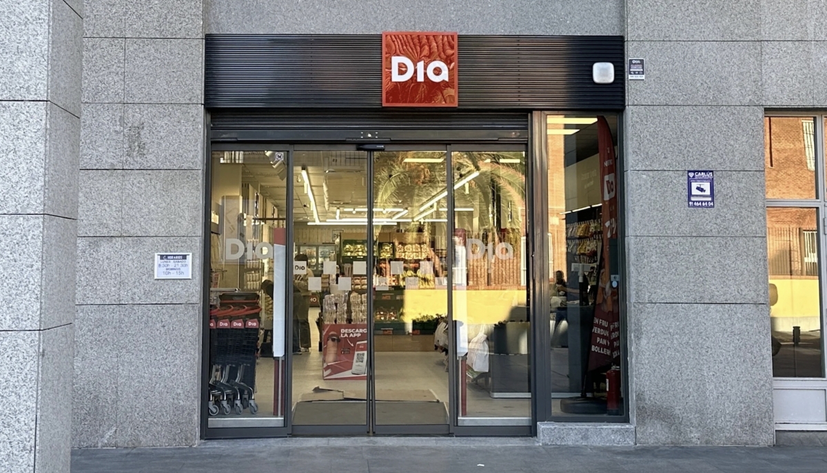 Fachada de la nueva tienda en Leganés. - Dia.