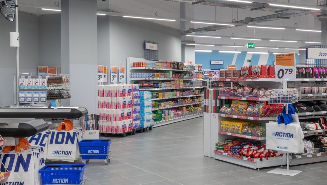Interior de una tienda Action. - 