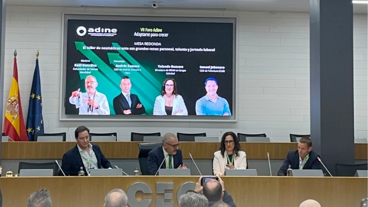 De izquierda a derecha, Ismael Jabonero (Talentum), Raúl González (Somos Movilidad), Yolanda Romero (Grupo Soledad) y Andrés Zamora (Andrés Zamora e Hijos). - 