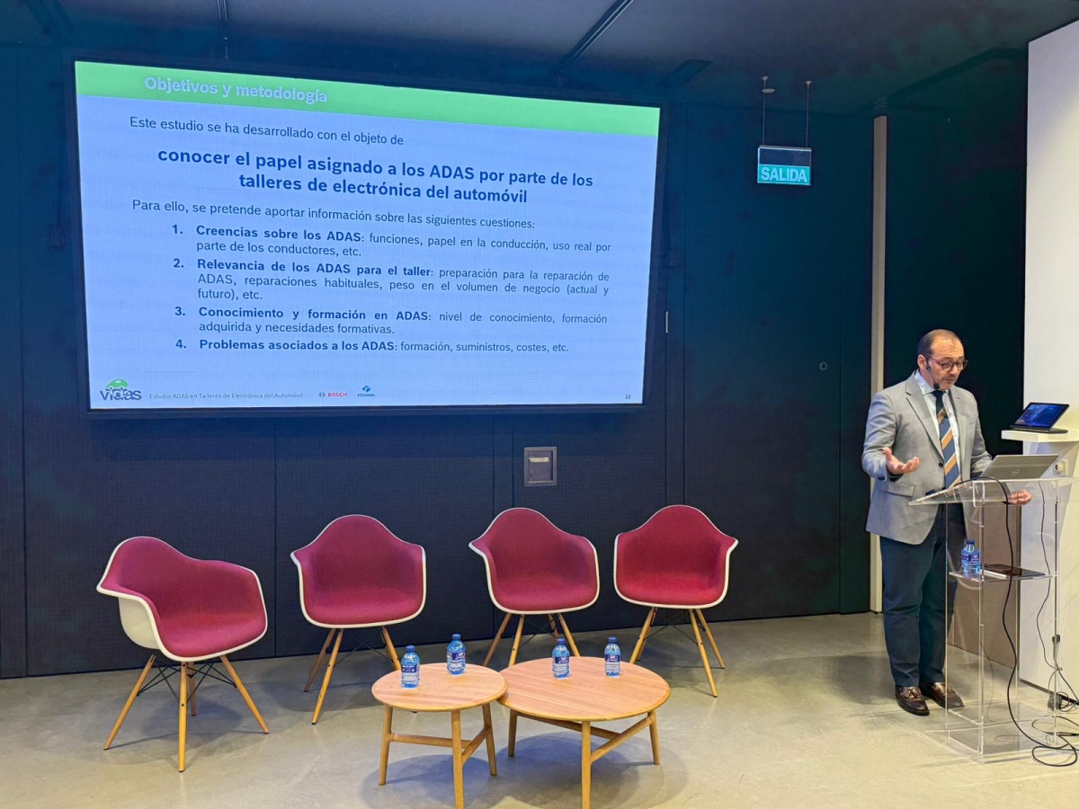 Ignacio Lijarcio, director general de Fesvial, fue el conductor durante la presentación del estudio sobre sistemas ADAS. - 
