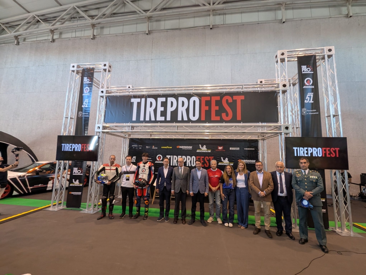 Foto de participantes en el acto de apertura de Tire Pro Fest 2025. - 