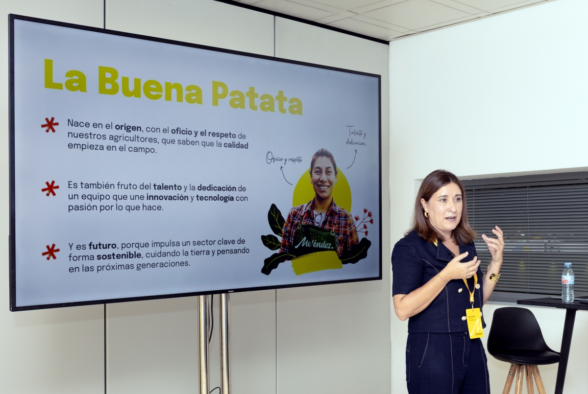 Mónica Díez, directora de Marketing de Patatas Meléndez, durante su presentación en Fruit Attraction 2025. - 