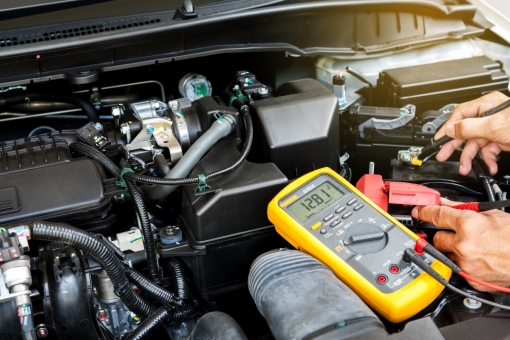 Límites de voltaje en la revisión de baterías de automoción