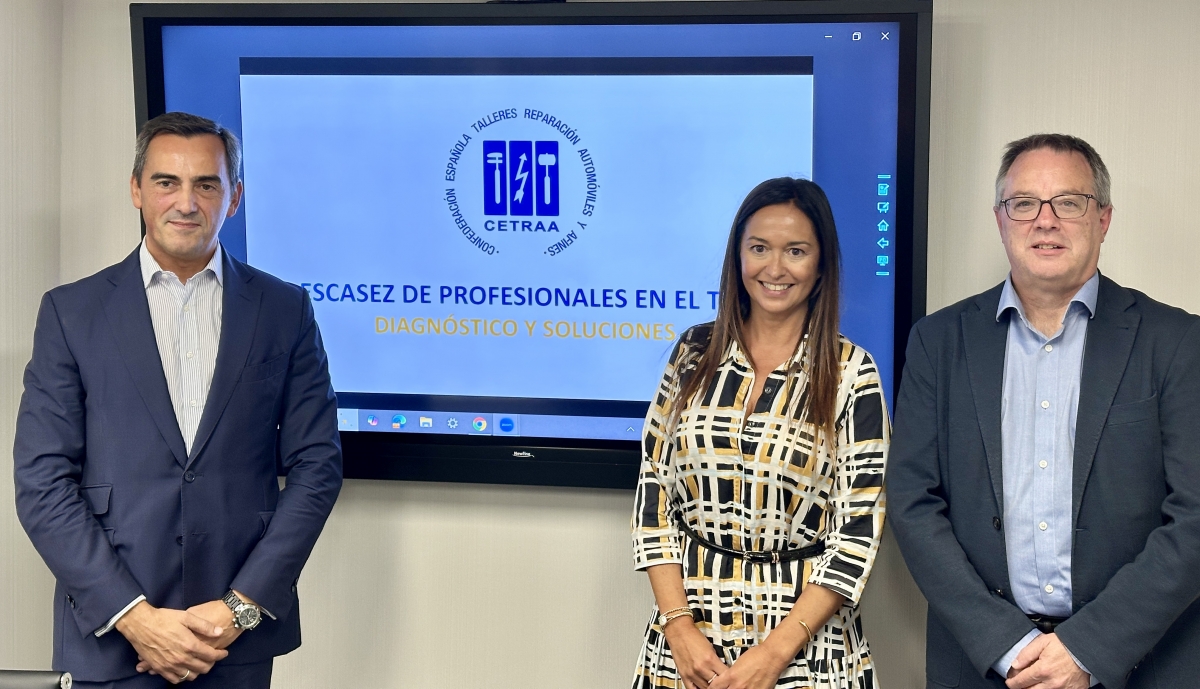 Miguel Pérez Carballo, presidente de Cetraa; Isabel Barja, coordinadora de formación y Luis Ursúa, vicepresidente ejecutivo. - 