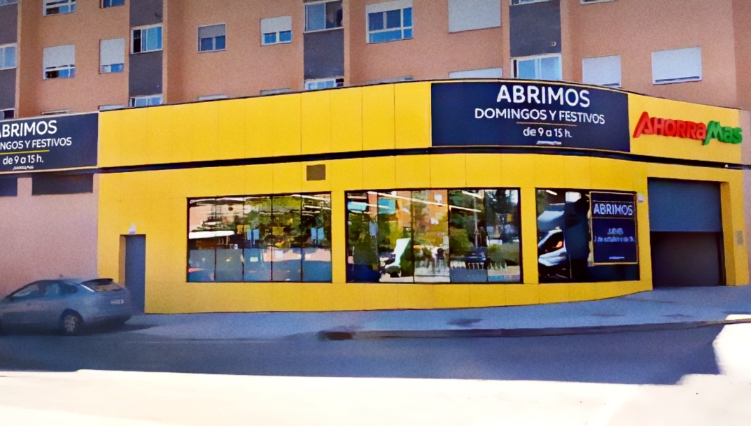 Exterior del remodelado Ahorramas de Coslada (Madrid).