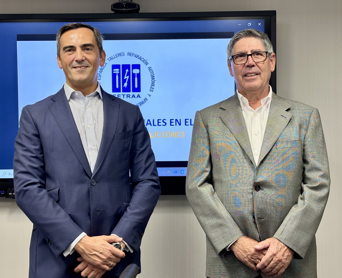 Miguel Pérez Carballo, presidente de Cetraa, y Teodoro Lobato, presidente de Conepa, al término del acto.