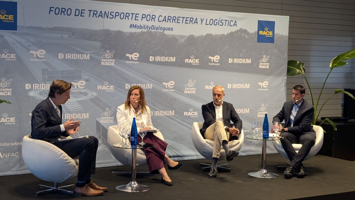 Mesa redonda sobre digitalización y automatización en el transporte.