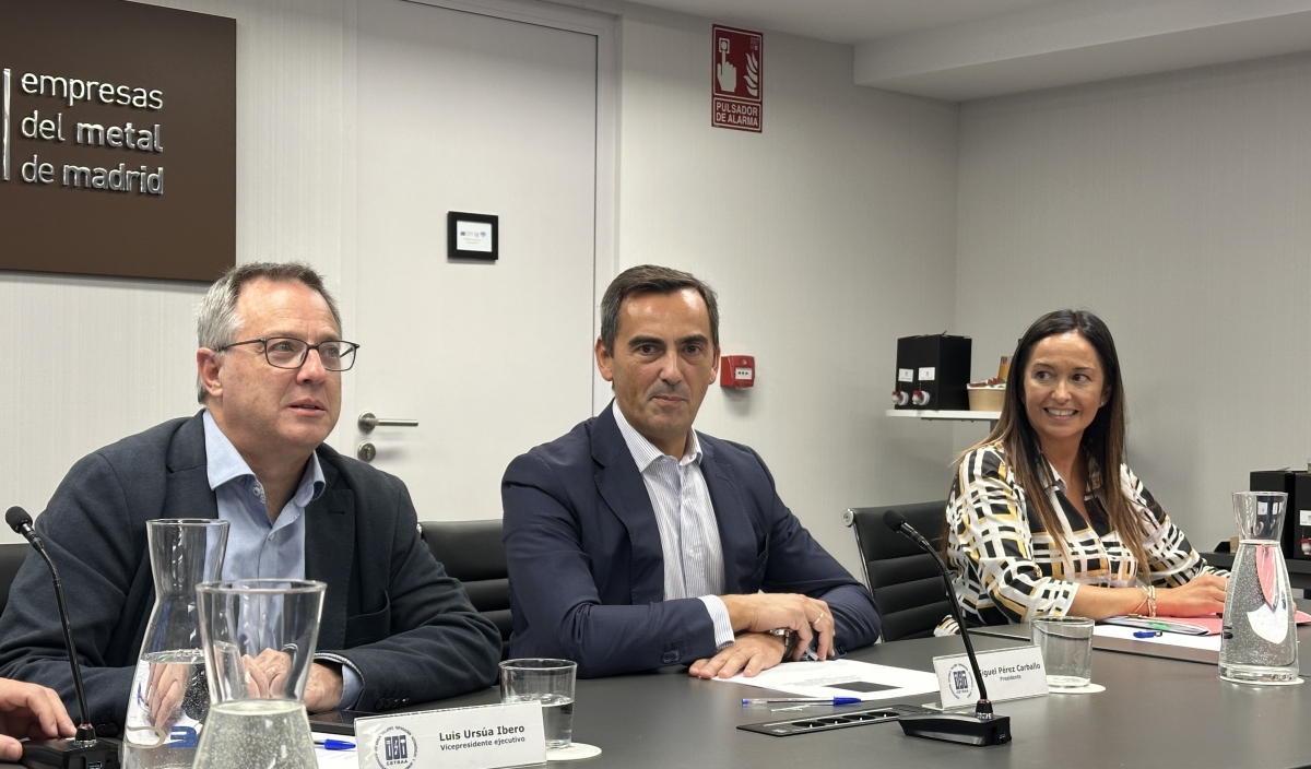 De izq. a der: Luis Ursúa, vicepresidente ejecutivo; Miguel Pérez Carballo, presidente, e Isabel Barja, responsable de formación de Cetraa y encargada de presentar la encuesta. - 