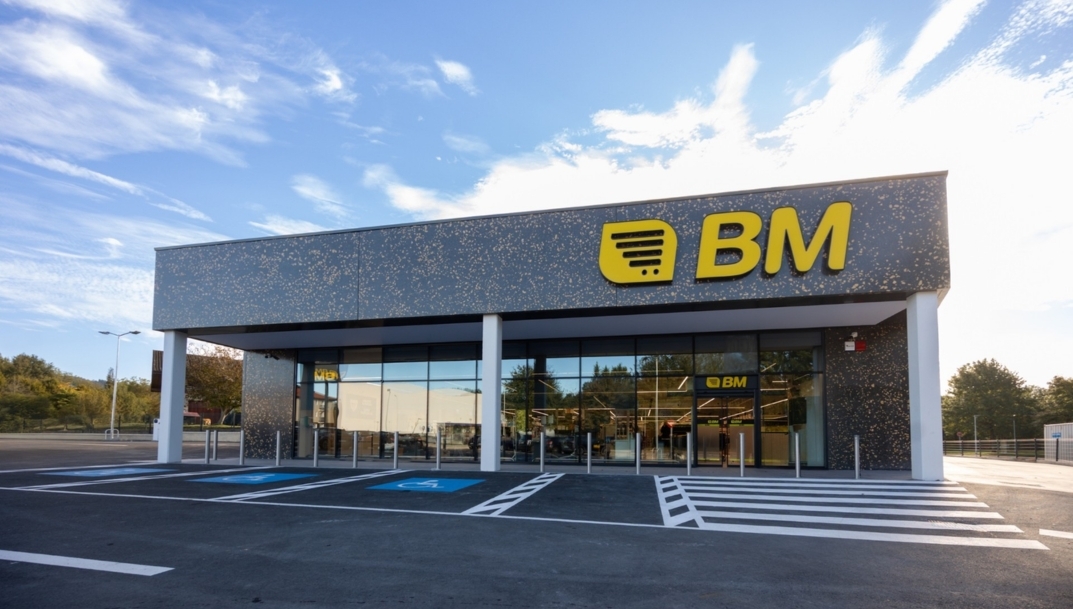 Exterior del nuevo BM de Mungia (Vizcaya). - 